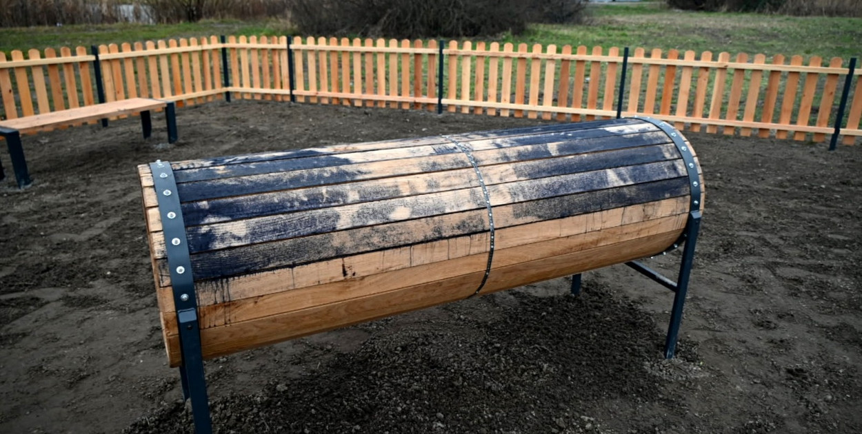 Wandale na psim placu zabaw