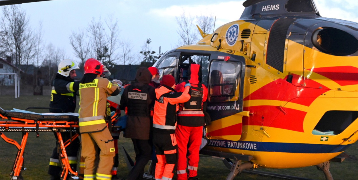 Ewakuacja ofiary pożaru