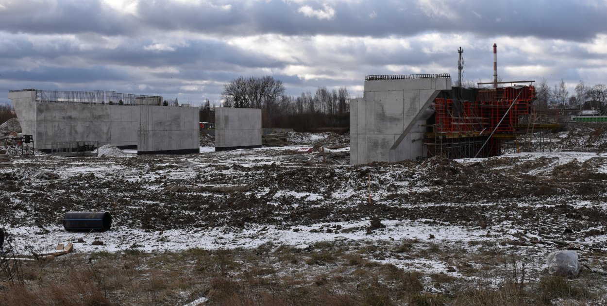 Budowa węzła drogowego za mostem w Sandomierzu.