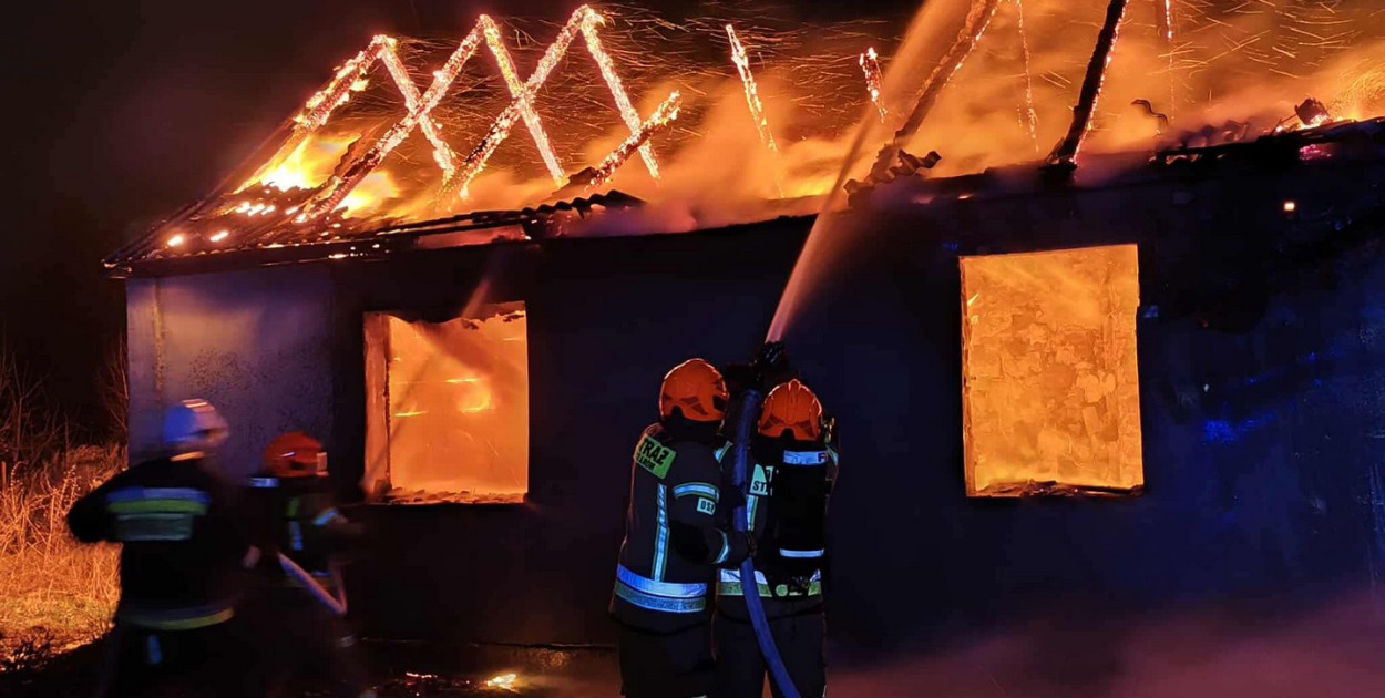 Pożar w Wyszmontowie. Fot. OSP Ożarów