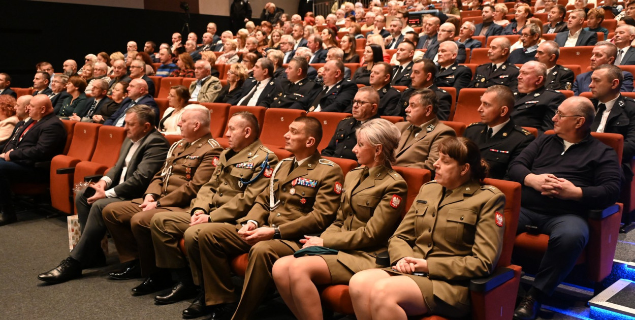 W Samorządowym Ośrodku Kultury w Nowej Dębie odbyło się Spotkanie Świąteczno-Noworoczne, skierowane do mieszkańców miasta i gminy.