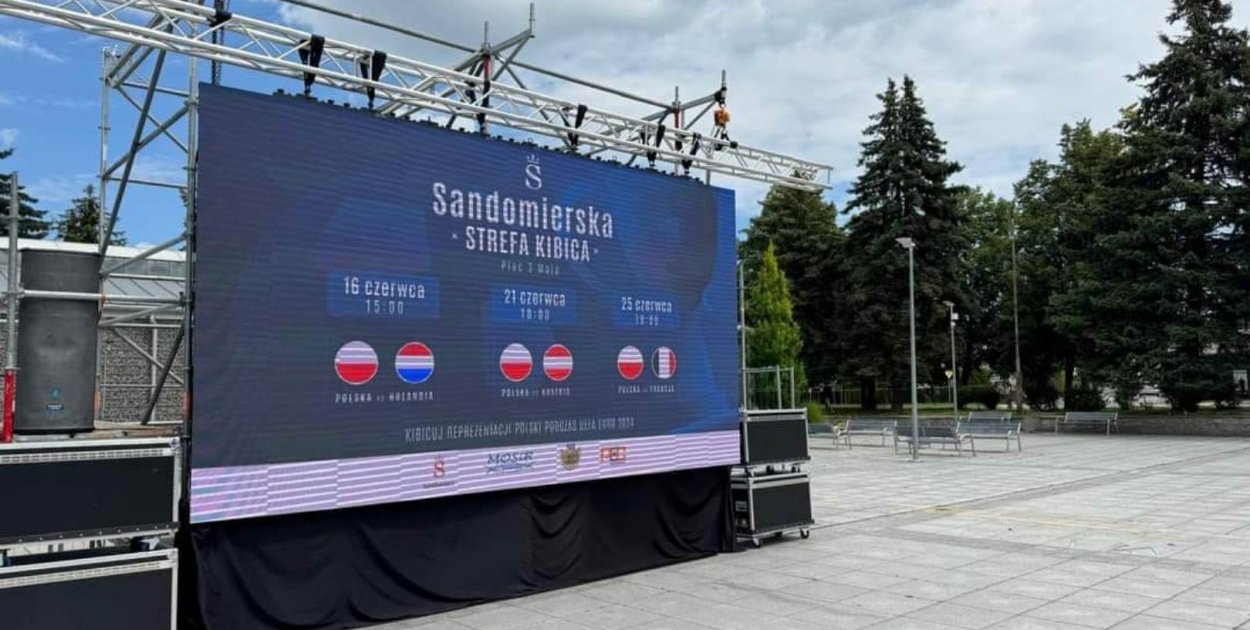 Dotychczas w strefie kibica wykorzystywano wypożyczany telebim (fot. UM Sandomierz)