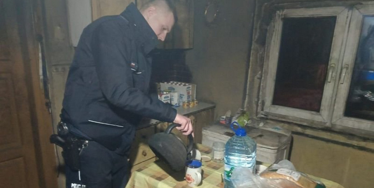 Policjanci pomogli dwóm seniorom. Fot. Policja Opatów