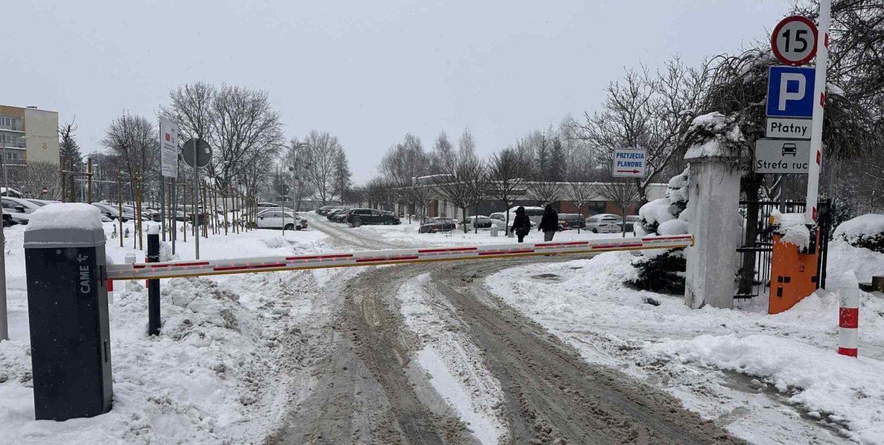 Parking przy sandomierskim szpitalu