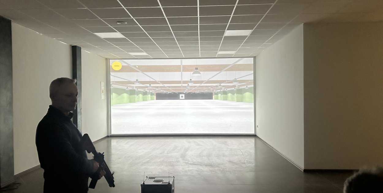 W Centrum Kształcenia Zawodowego w Tarnobrzegu oddano do użytku nowoczesną wirtualną strzelnicę.