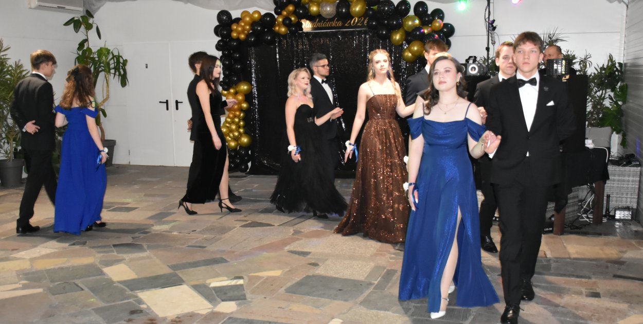 Polonez w wykonaniu uczniów Katolickiego Liceum Ogólnokształcącego w Sandomierzu.