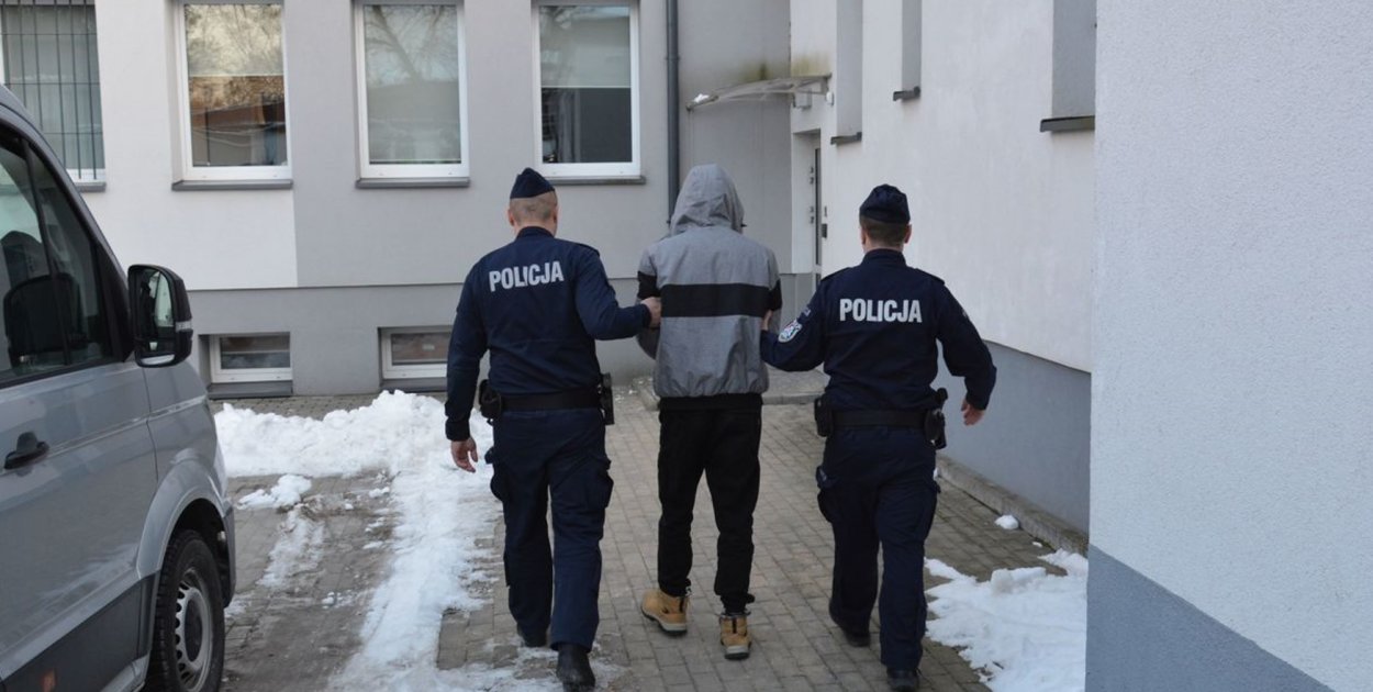Trzech mężczyzn, którzy przez dłuższy czas unikali odpowiedzialności karnej, zostało zatrzymanych przez tarnobrzeskich kryminalnych. Fot. policja