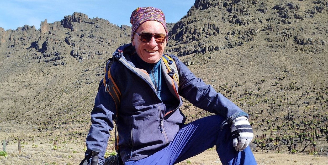 O rowerowych wyprawach i pomaganiu. Spotkanie w sandomierskiej bibliotece