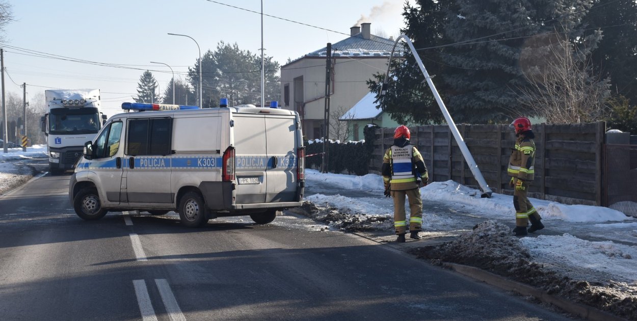 Przewrócona lampa spowodowała sparaliżowanie ruchu w Tarnobrzegu.