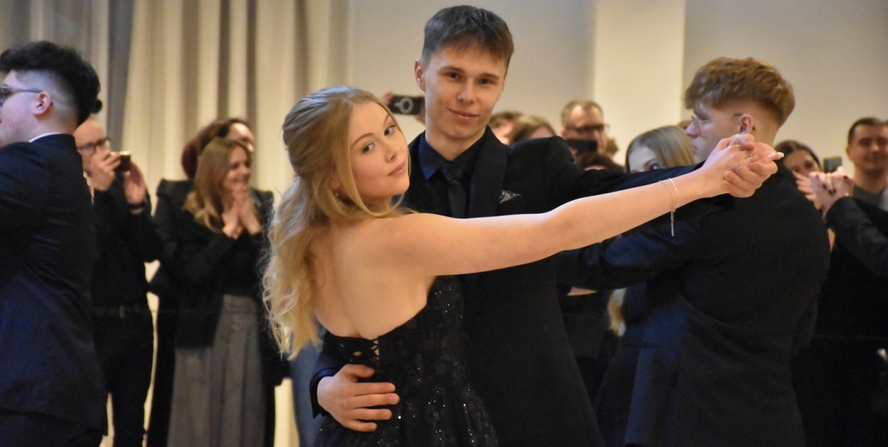 Uczniowie Społecznego Liceum w Tarnobrzegu przeżyli swoją studniówkę