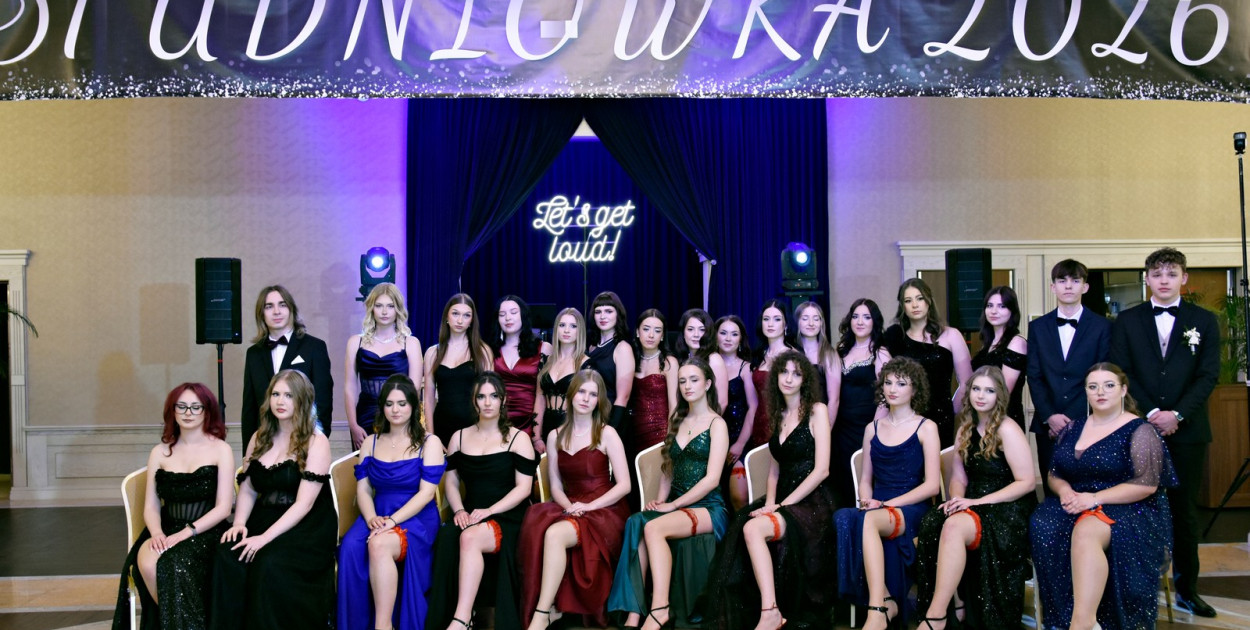 Bal studniówkowy staszowskiego "Ekonomika". Uczniowie bawili się w Pałacu Konary