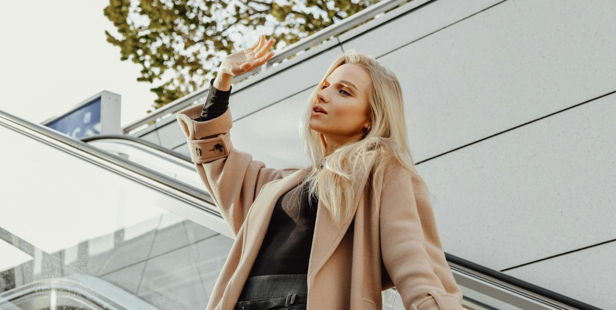 Styl na sezon wiosenny – jak wybrać płaszcz wiosenny damski, który odmieni Twoją..