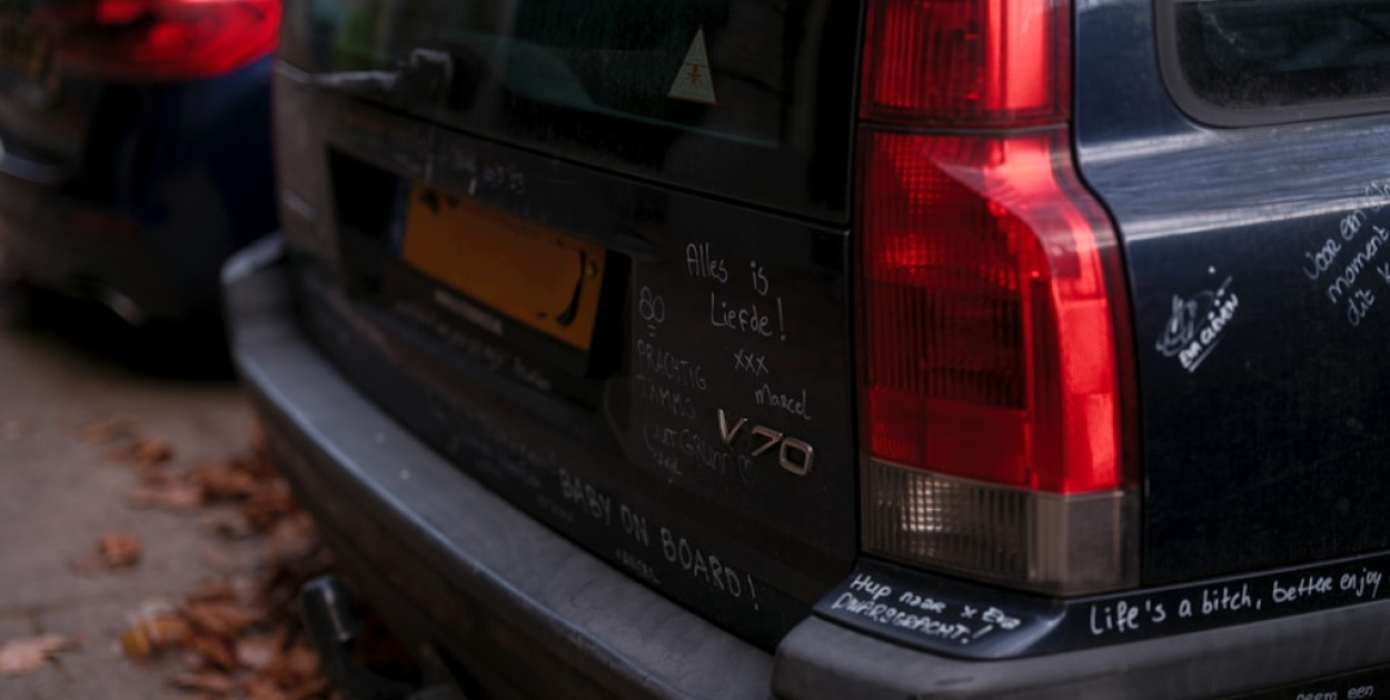 Podkłady do plastiku – dlaczego bez nich nawet najlepsza farba nie wystarczy?