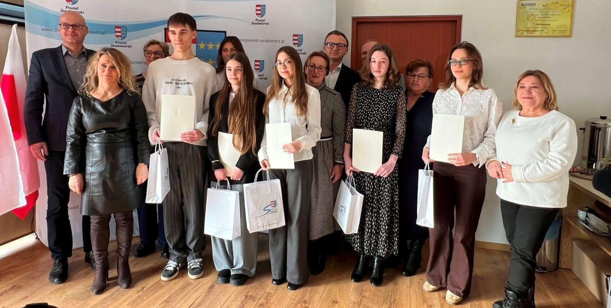 Prymusi z powiatu sandomierskiego ze stypendium premiera