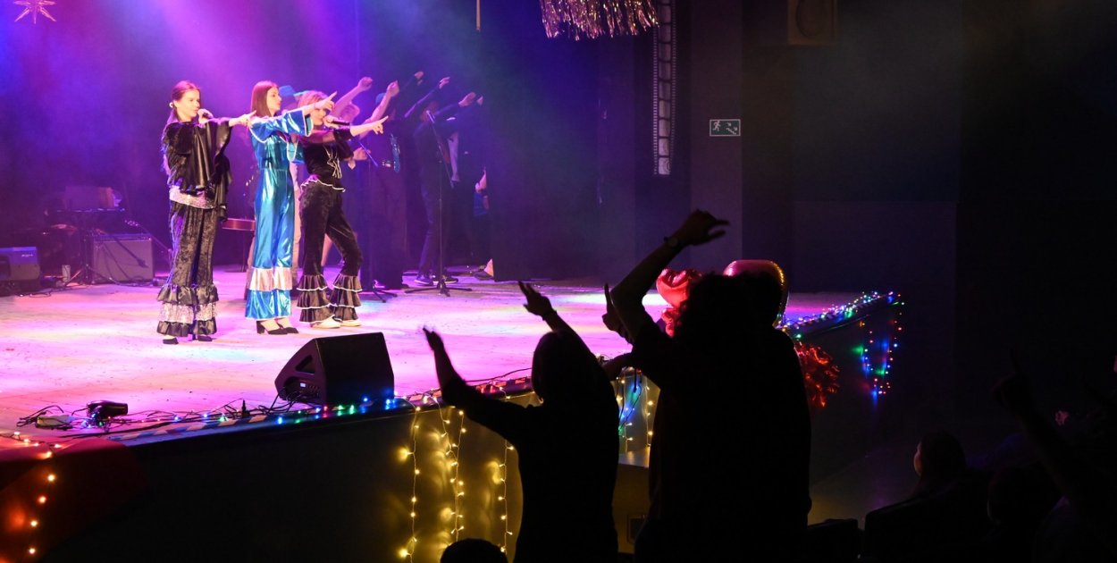 Koncert Charytatywny LO im. Mikołaja Kopernika w Tarnobrzegu [ZDJĘCIA]