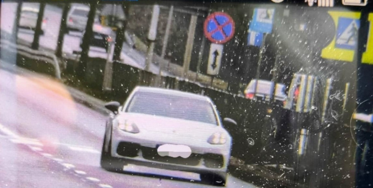 KIerowca Porsche gnał przez Sandomierz 122 km/h. Odmówił przyjęcia 5 tys. mandatu