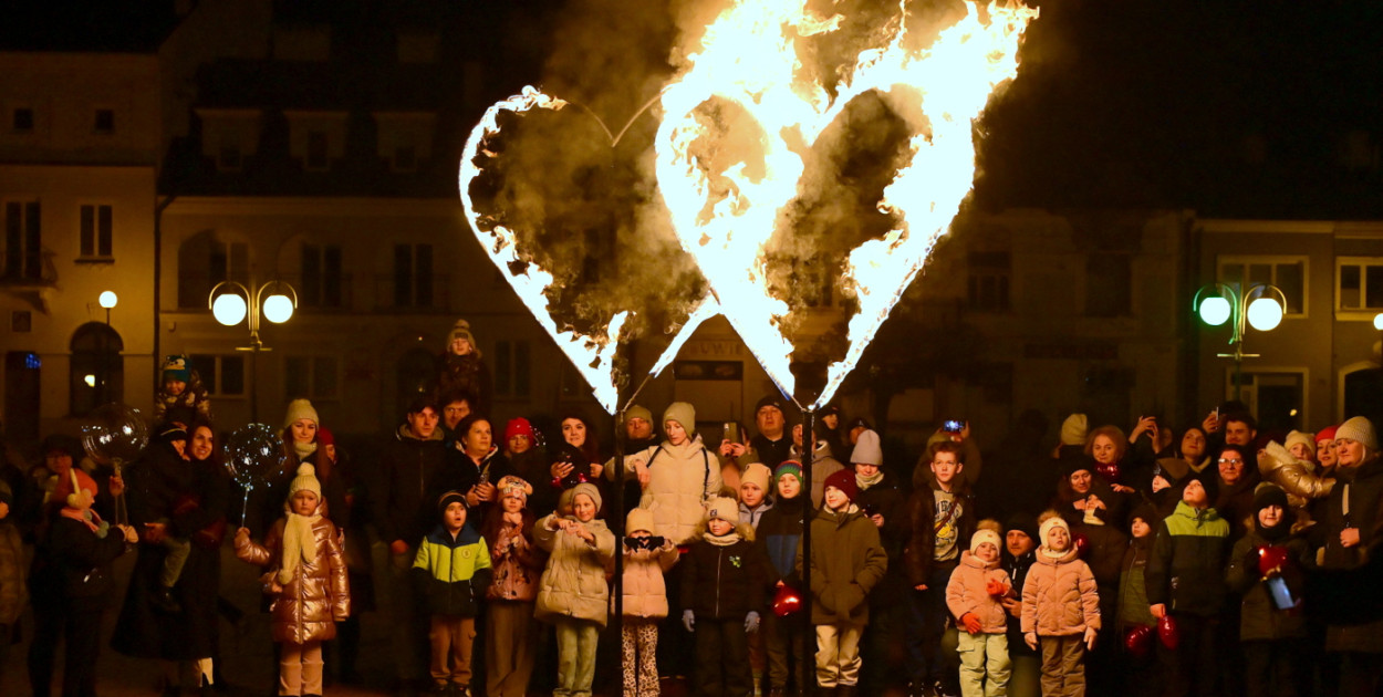 Ogniste Walentynki w Tarnobrzegu. Spektakl Teatru Ognia Bohema zachwycił widzów