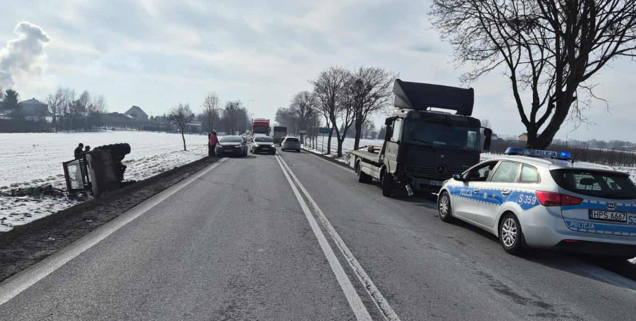Wypadek na DK9. Laweta uderzyła w ciągnik rolniczy