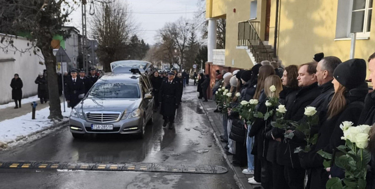 Tłumy mieszkańców Klimontowa pożegnały dziś Tomasza Ferensa [ZDJĘCIA]