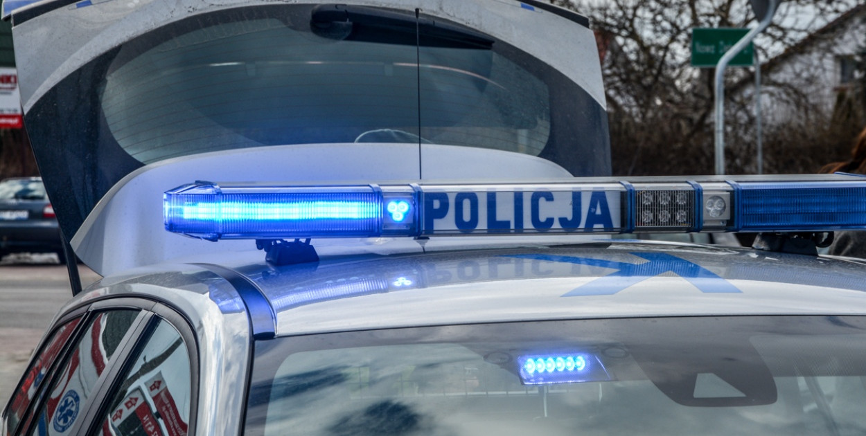 Kopał i wyzywał policjantów. 38-latek został obezwładniony i zatrzymany