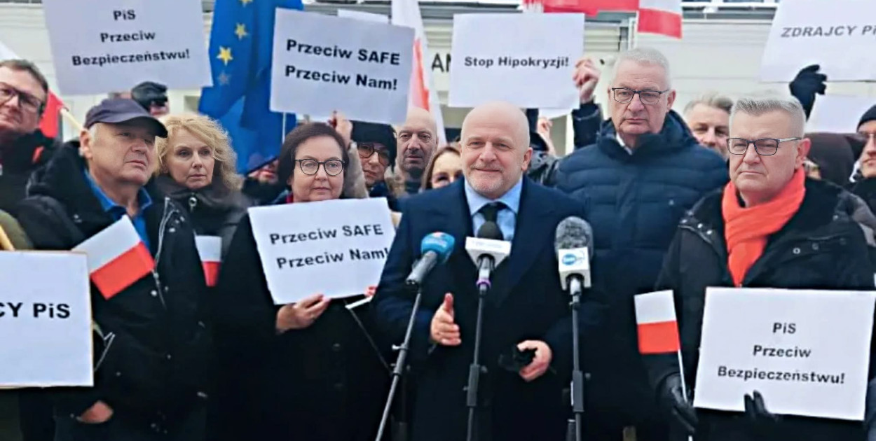 Polityczne starcie w cieniu konwencji PiS. KO żąda podpisu pod SAFE i...