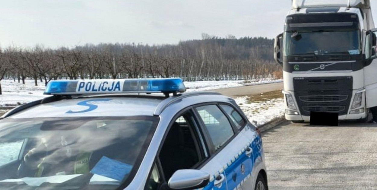 Pijany kierowca wiózł 24-tonowy ładunek. Został zatrzymany przez policjantów
