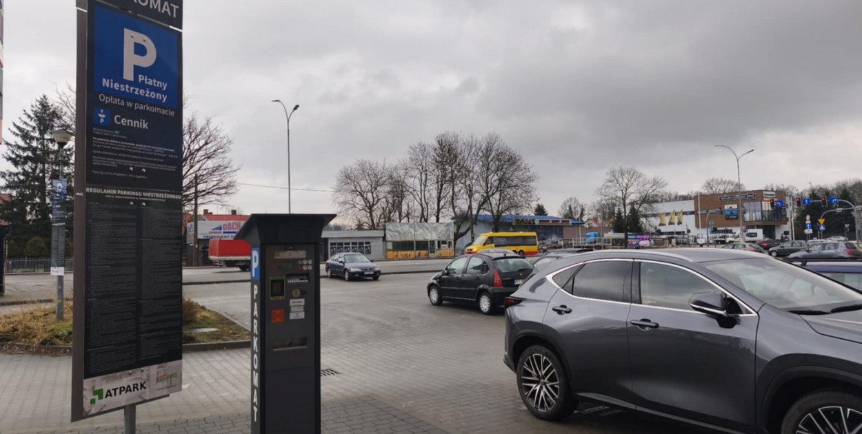 Parking przy dawnym dworcu PKS w Tarnobrzegu nie jest już bezpłatny