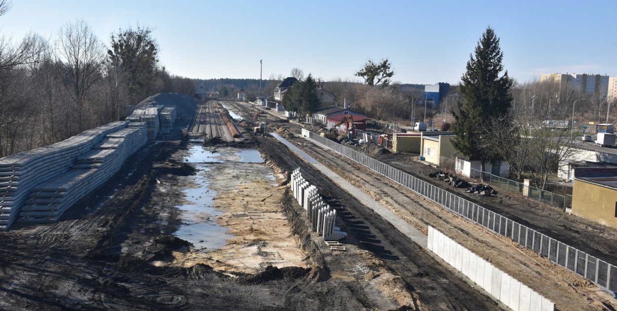 Trwa przebudowa linii kolejowych w Tarnobrzegu [ZDJĘCIA]