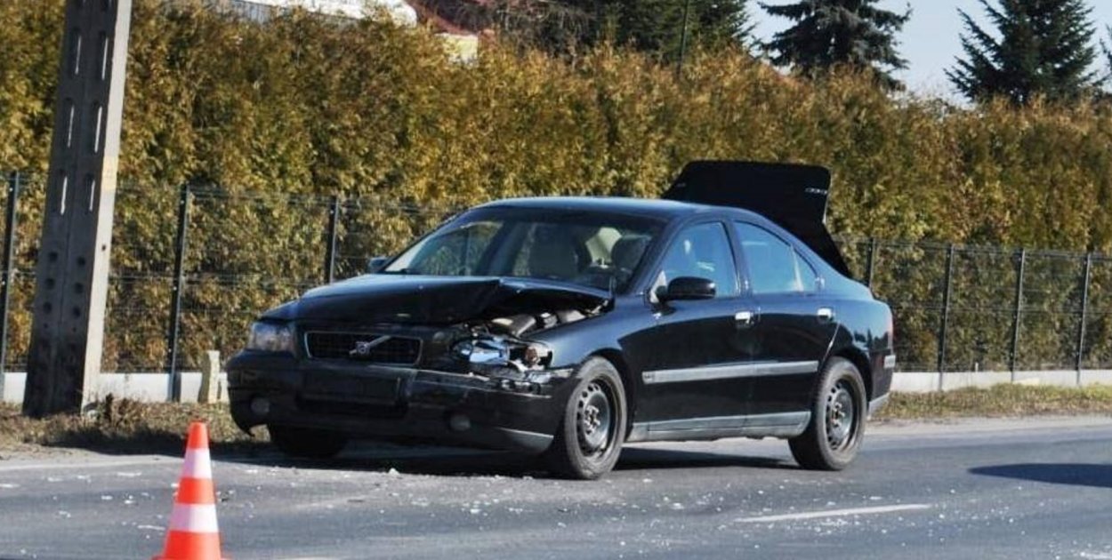 Jedna osoba trafiła do szpitala po zderzeniu w Gorzycach [ZDJĘCIA]