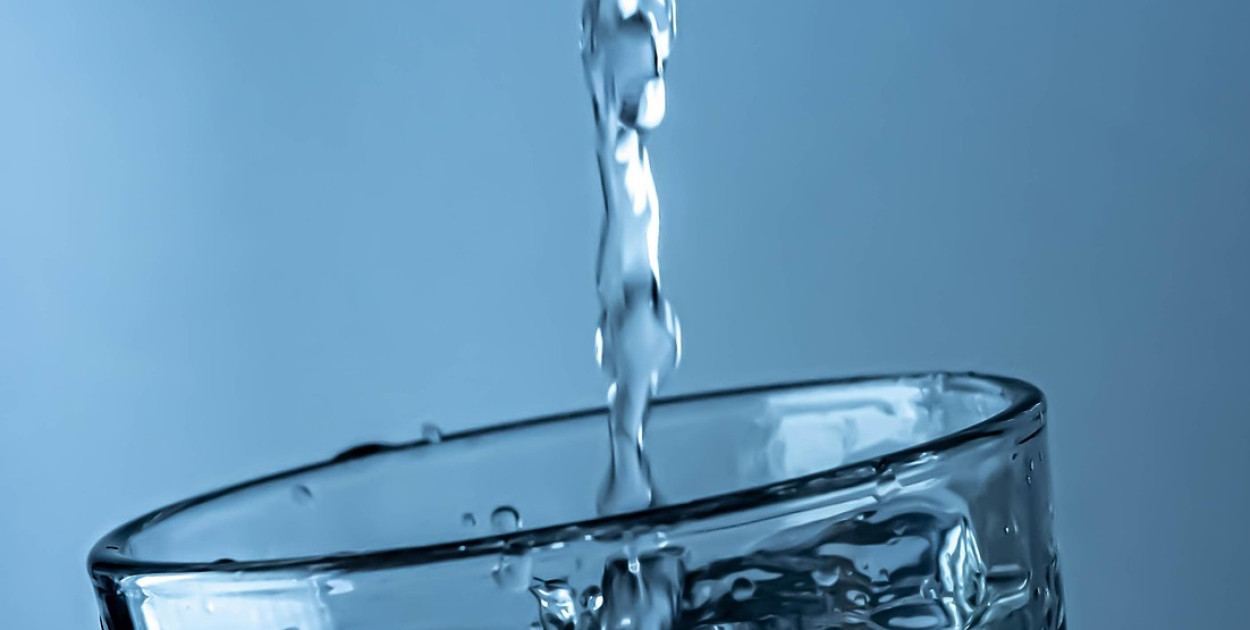 Zbiornik podziemny czy naziemny na wodę pitną? Porównanie kosztów, montażu i...