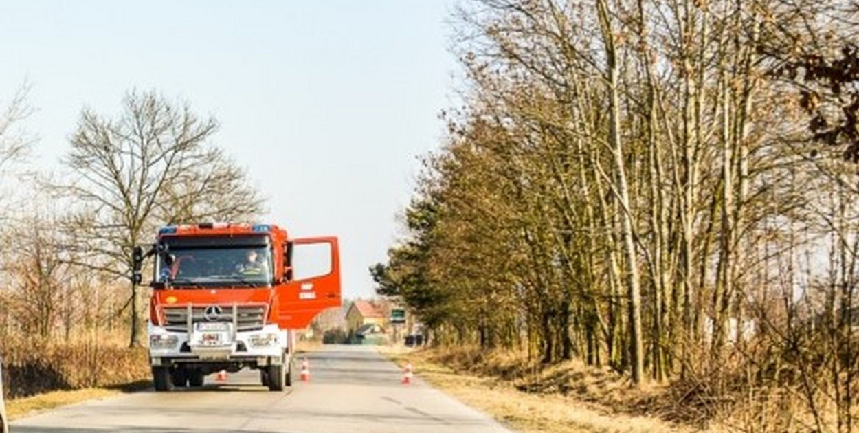 Pożar na cmentarzu w Koprzywnicy. Zapaliła się dekoracja na jednym z grobowców