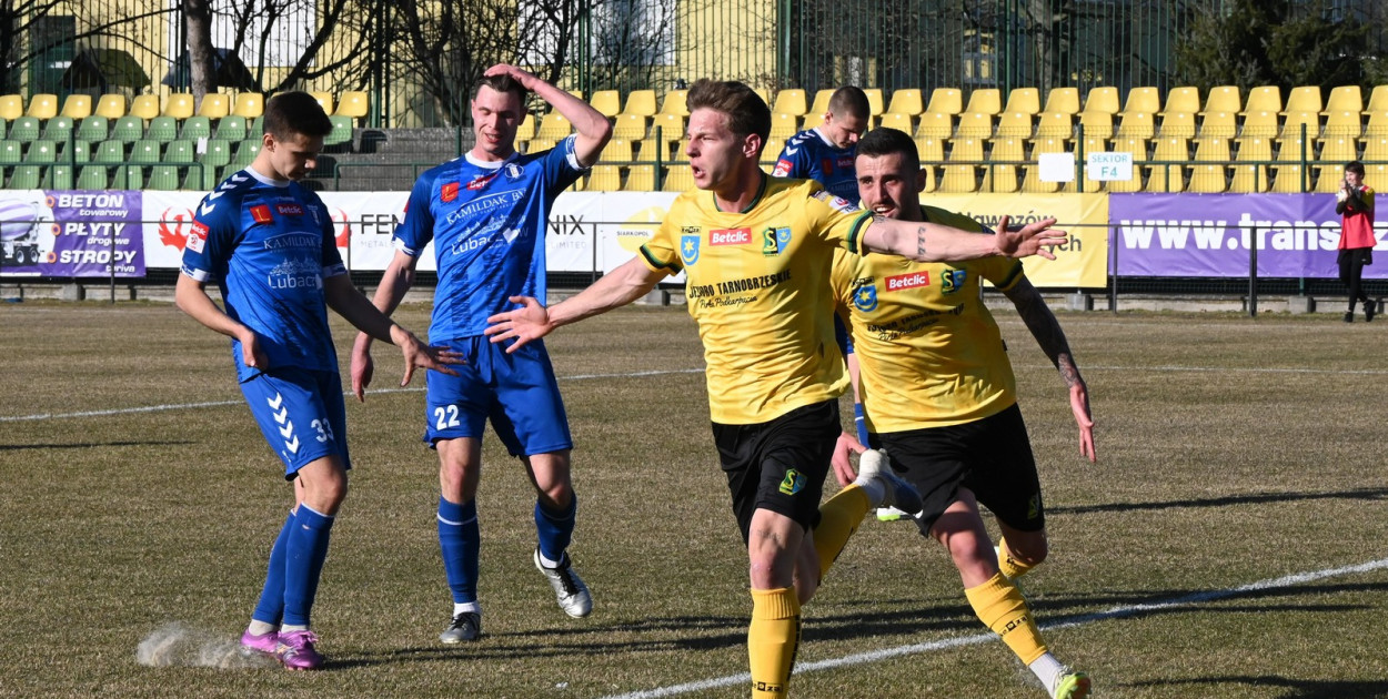 Trzy punkty zostają w Tarnobrzegu! Siarka wygrała z ekipą z Lubaczowa [ZDJĘCIA]