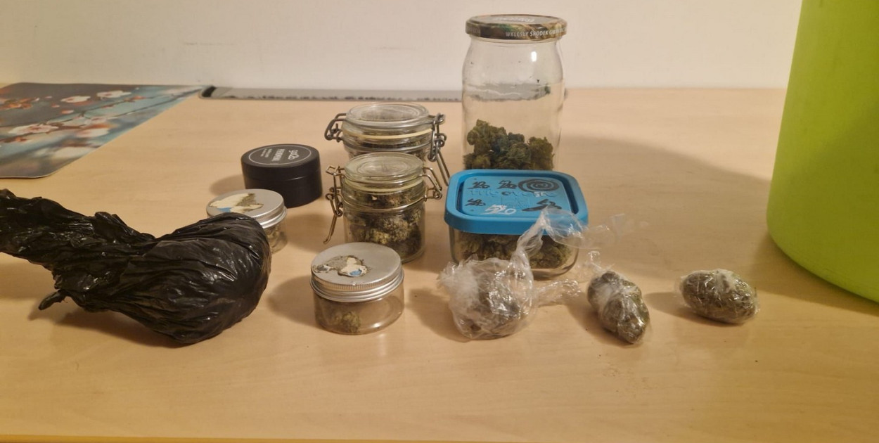 23-latek trafił do aresztu. W jego domu znaleziono dużą ilość marihuany