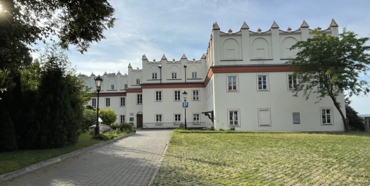 Moda z drugiej ręki na wybiegu. Pokaz w sandomierskim Collegium Gostomianum