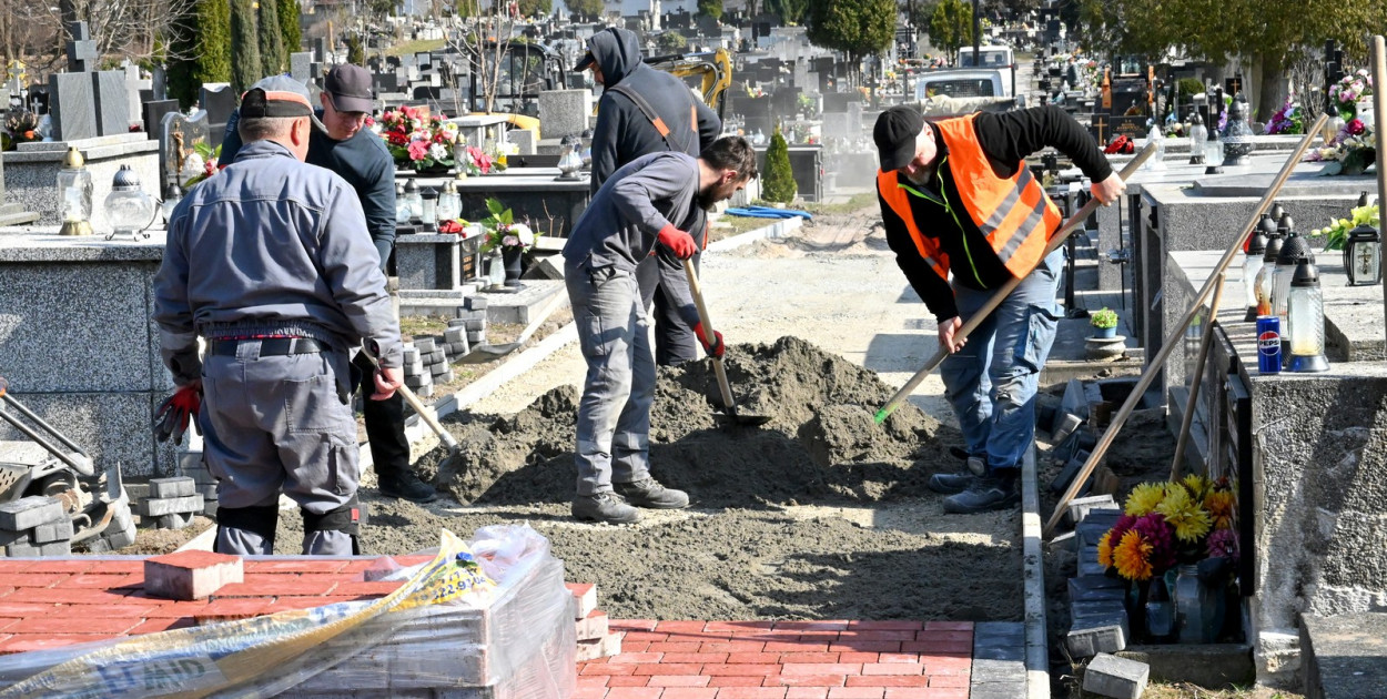 Trwają prace na Cmentarzu Parafialnym w Tarnobrzegu. Zobacz co się zmienia