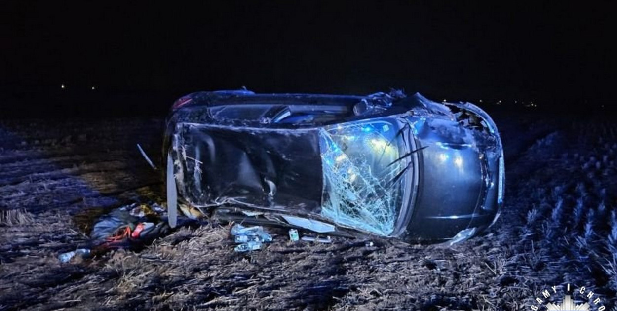 Uciekając przed policją, wpadł autem w przydrożne pole. Był nietrzeźwy