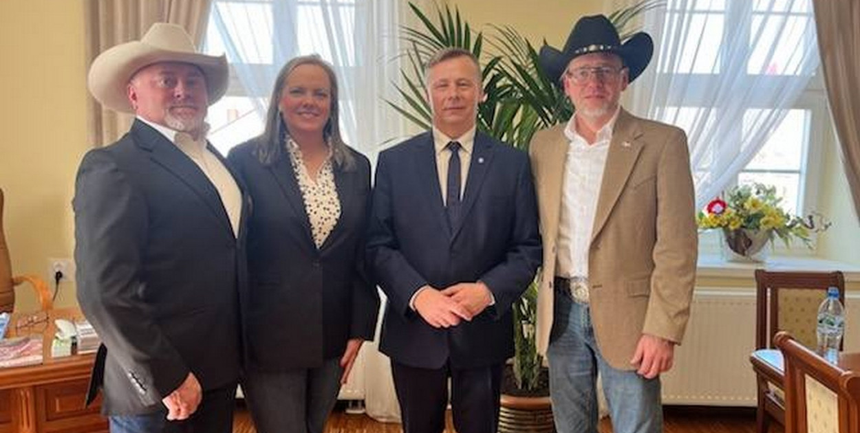 Szeryf z Teksasu gościł w Opatowie. To pasjonat dziejów templariuszy