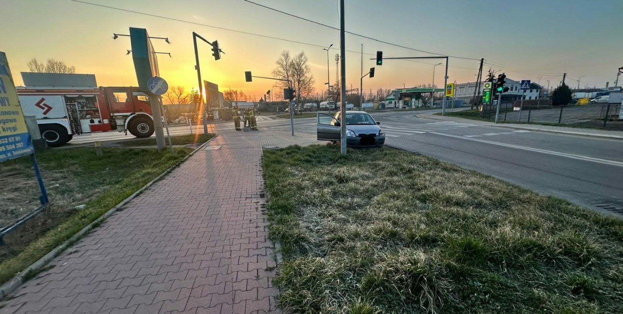 Poranny wypadek w Sandomierzu. Na ul. Lwowskiej zderzyły się dwie osobówki [FOTO]