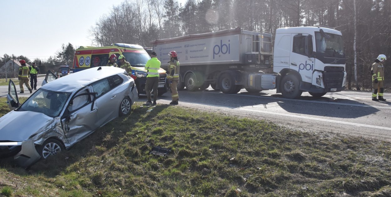 Groźny wypadek na skrzyżowaniu z DK9 w Jadachach [ZDJĘCIA]