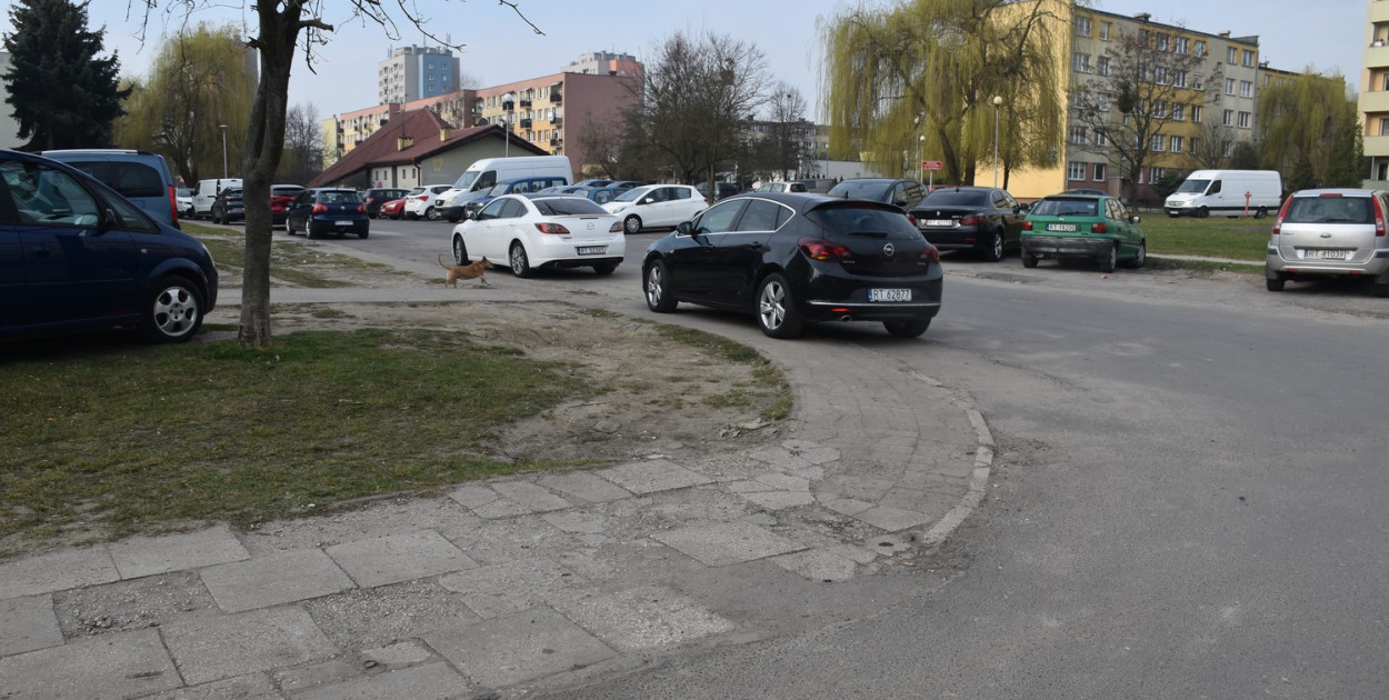 Remont ul. Dąbrowskiej bocznej w Tarnobrzegu coraz bliżej