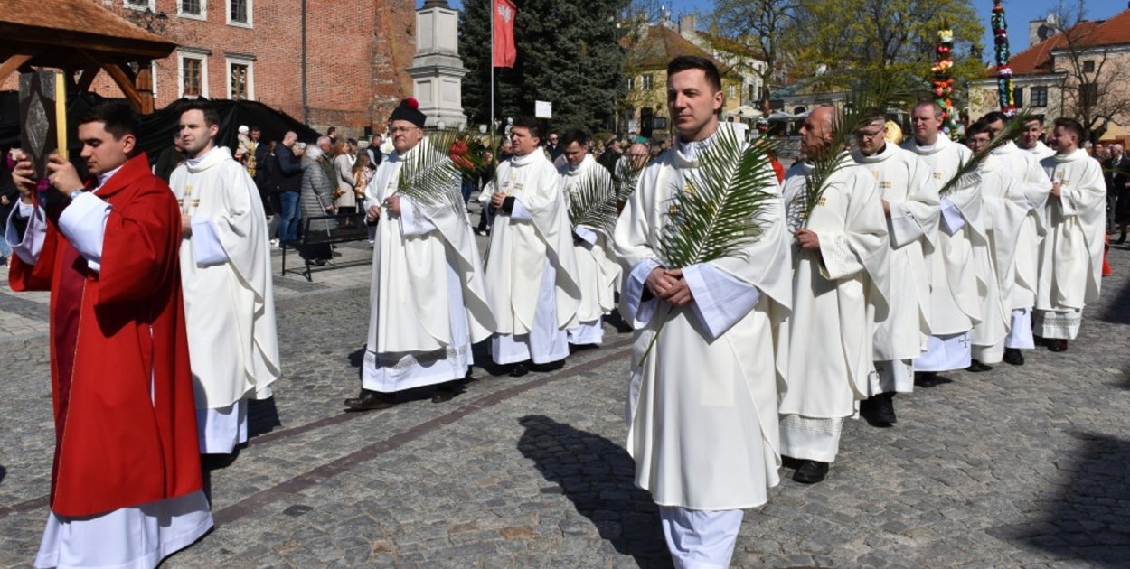 Poświęcenie palm na Rynku i procesja do katedry