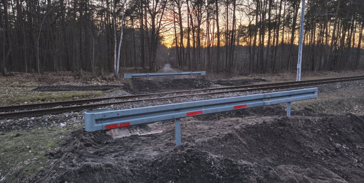 Przejazd kolejowy obok DK9 w Jadachach zniknął