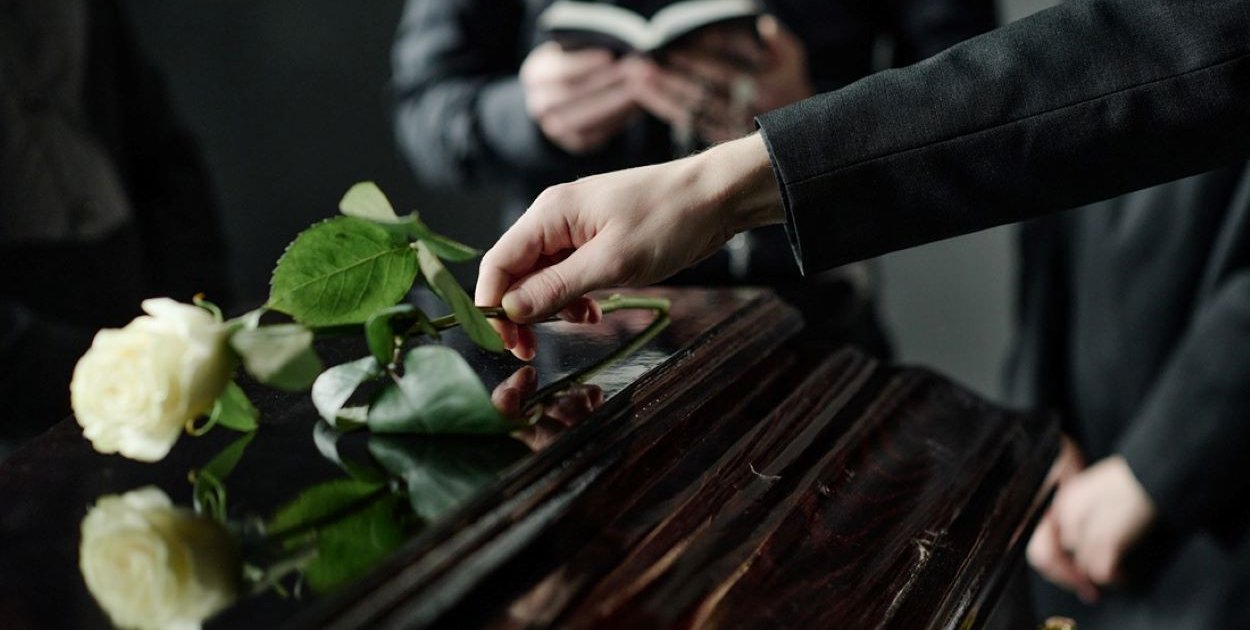 Kto zajmuje się sprzątaniem po zgonie i jak znaleźć odpowiednią firmę?