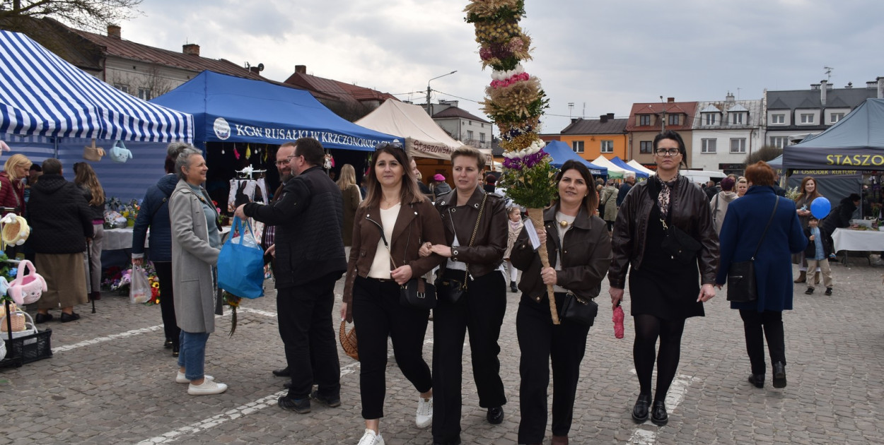 Tłumy na Jarmarku Wielkanocnym w Staszowie [ZDJĘCIA]