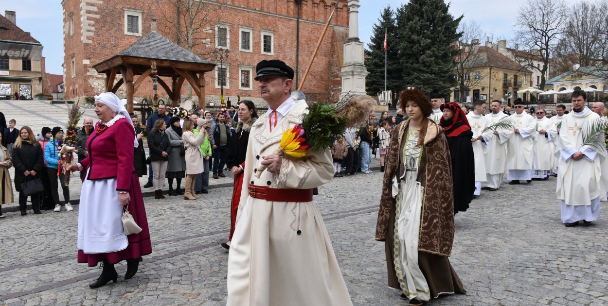 Imponujące palmy i uroczysta procesja w Sandomierzu [ZDJĘCIA]