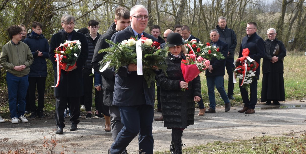 Pamięć, która zobowiązuje. Tarnobrzeg uczcił rocznice Katynia i Smoleńska