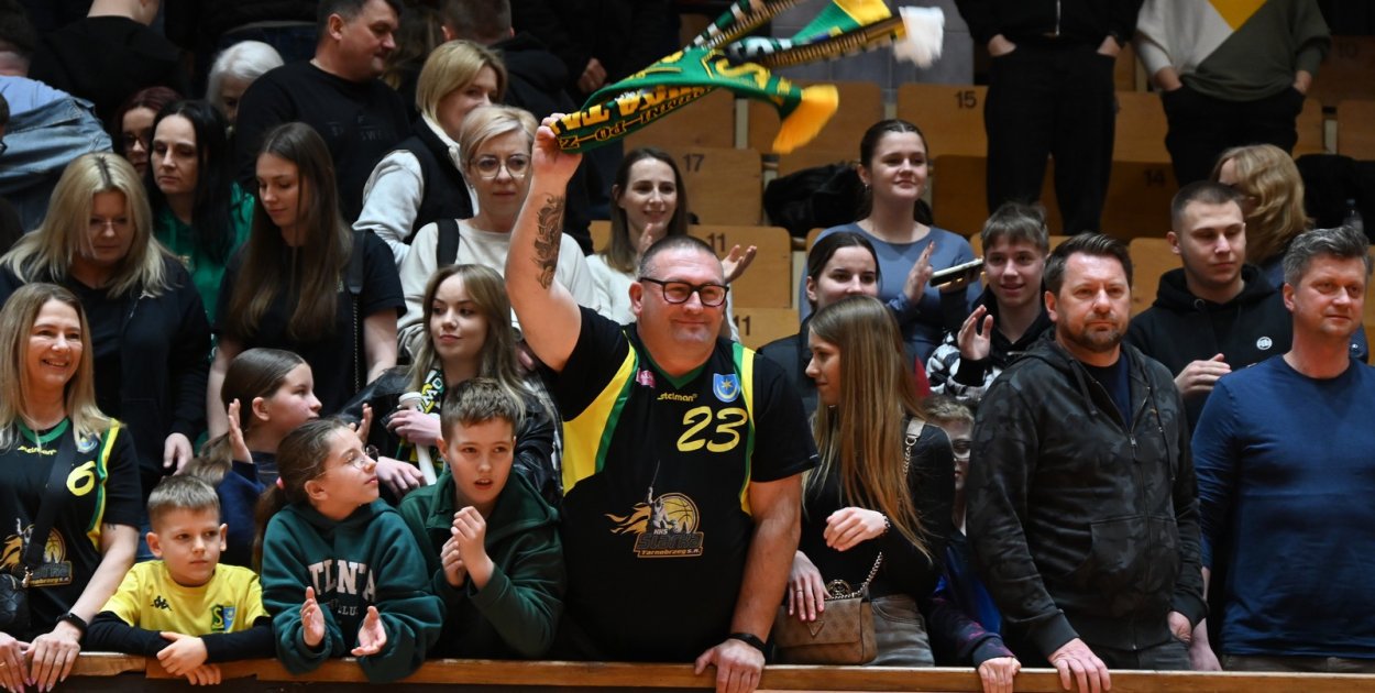 Owacja na stojąco dla koszykarzy Siarki! Zobacz zdjęcia kibiców z meczu z AZS