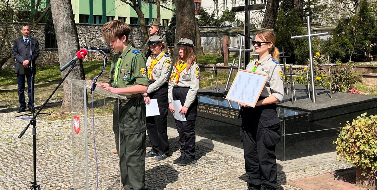 Sandomierzanie w hołdzie ofiarom zbrodni katyńskiej