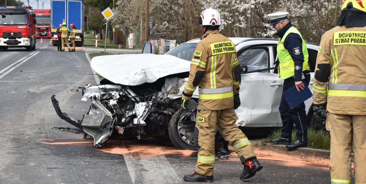 Wypadek w Skopaniu. Zderzenie osobówki z samochodem ciężarowym [ZDJĘCIA]