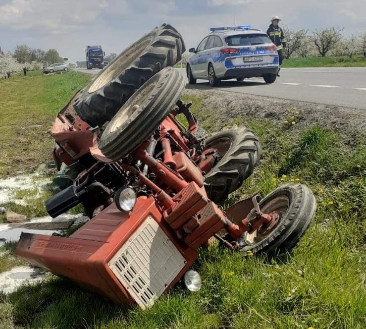 lipnik wypadek przewrócony ciągnik
